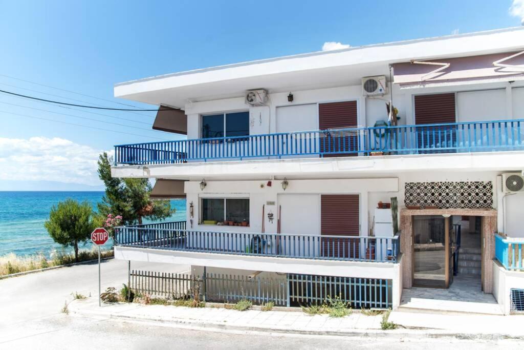Seafront 2 Bedrooms Apartment Nea Irakleia Exterior photo